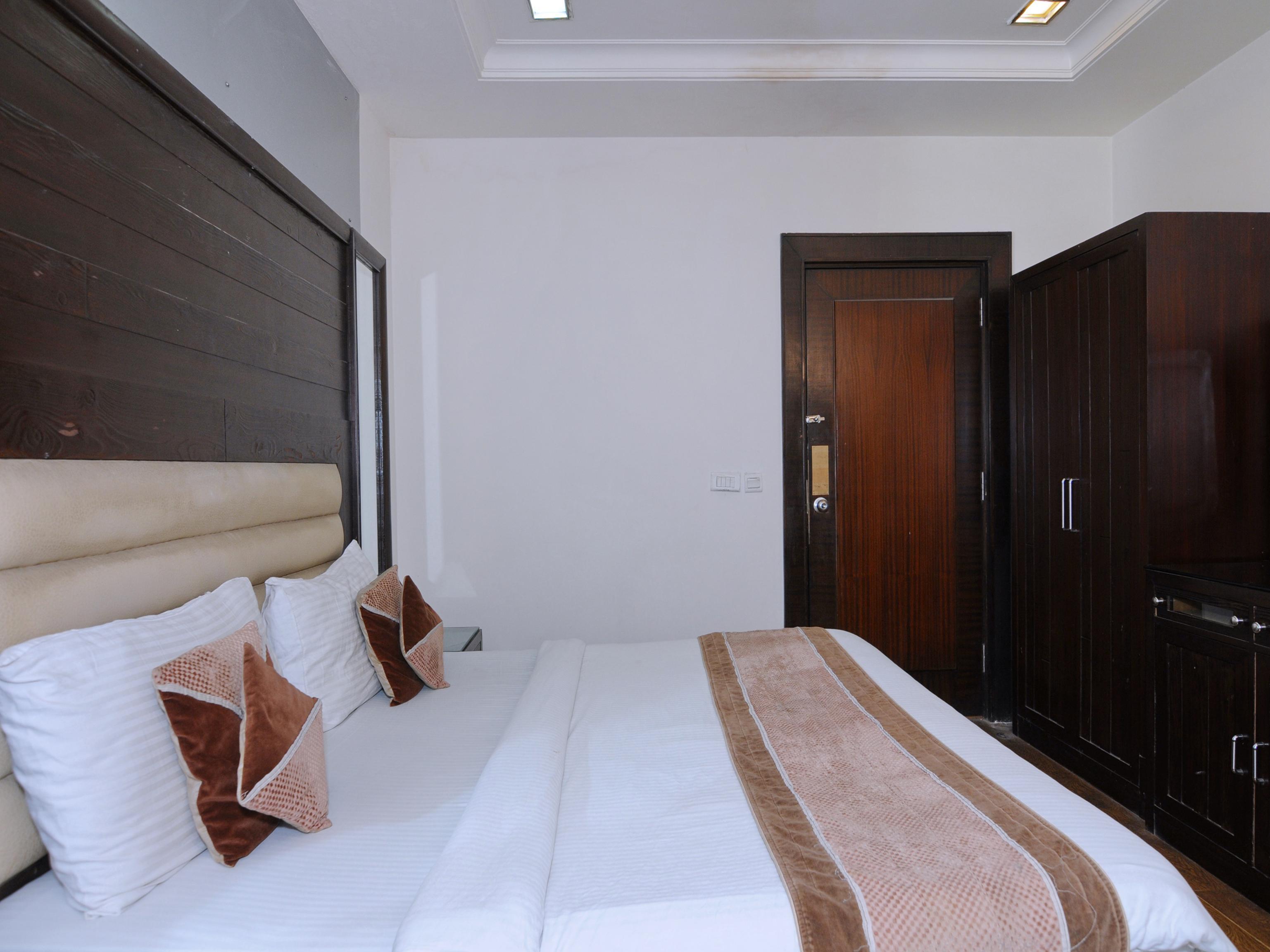 Oyo 6845 The Grand Hotel Nuova Delhi Esterno foto