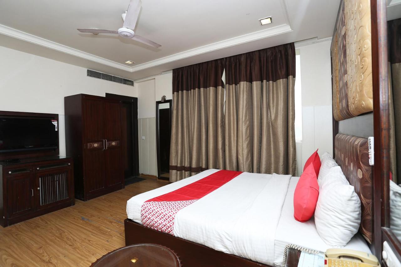 Oyo 6845 The Grand Hotel Nuova Delhi Esterno foto