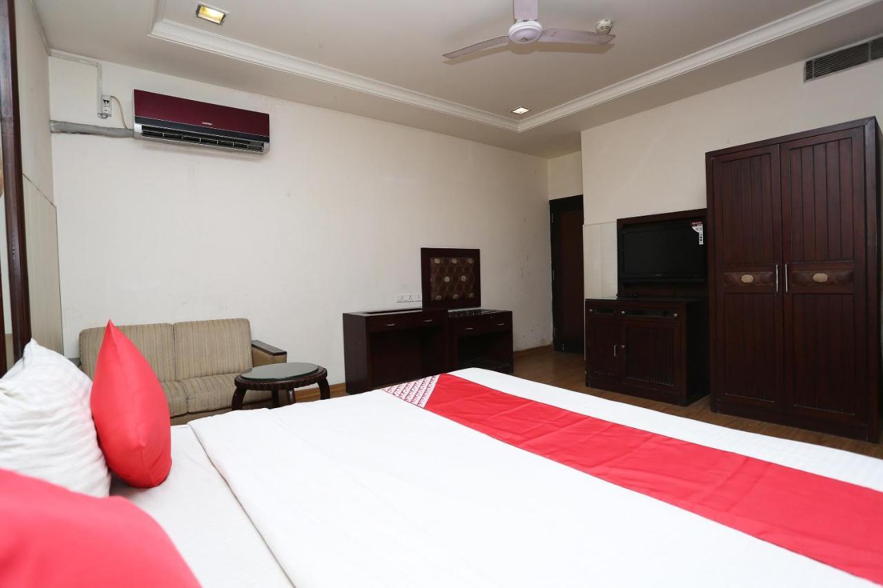 Oyo 6845 The Grand Hotel Nuova Delhi Esterno foto