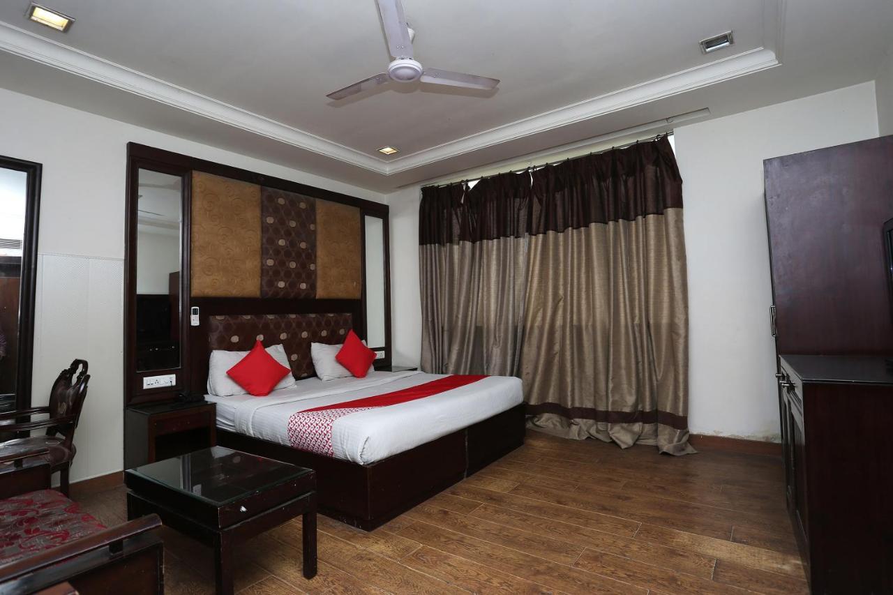 Oyo 6845 The Grand Hotel Nuova Delhi Esterno foto