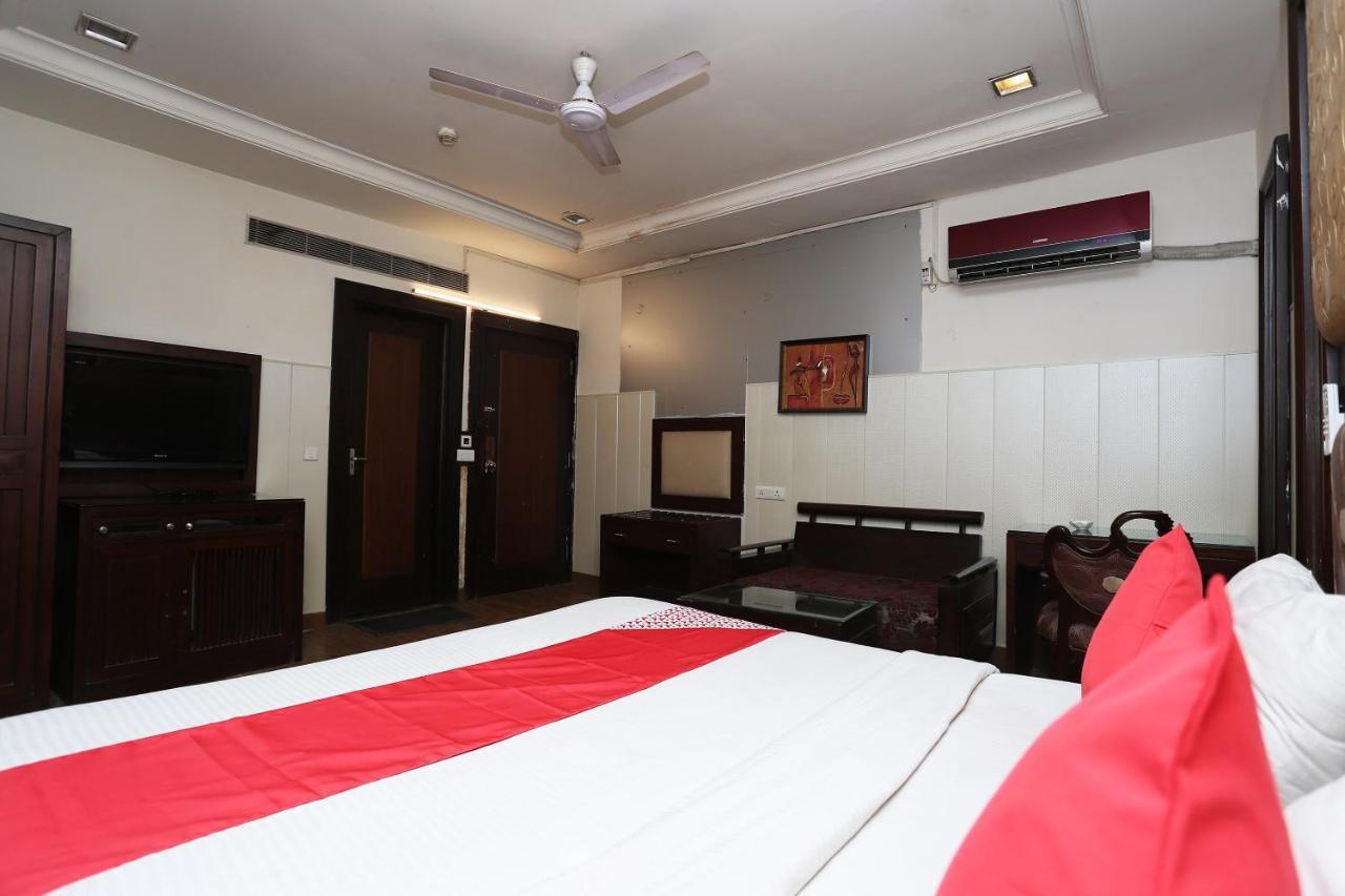 Oyo 6845 The Grand Hotel Nuova Delhi Esterno foto
