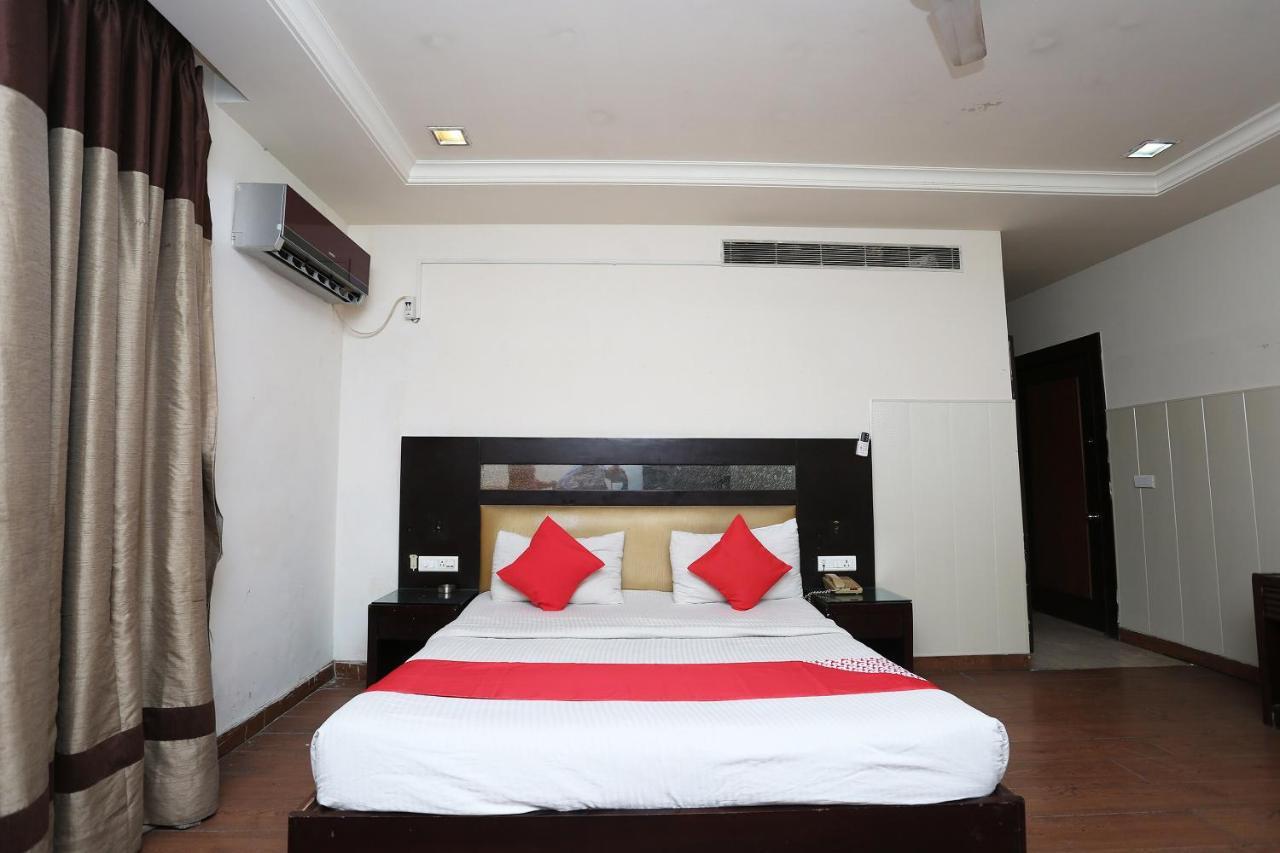 Oyo 6845 The Grand Hotel Nuova Delhi Esterno foto